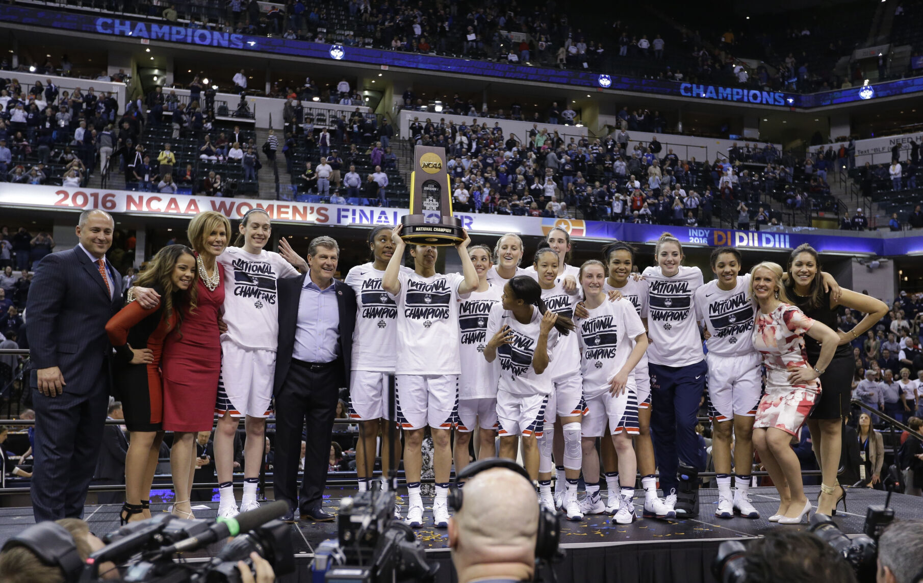 2016: UConn